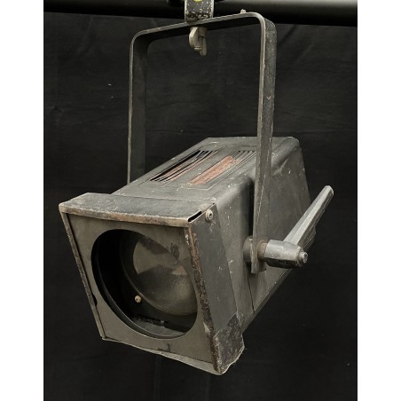 Projecteur PC ADB A56 650W