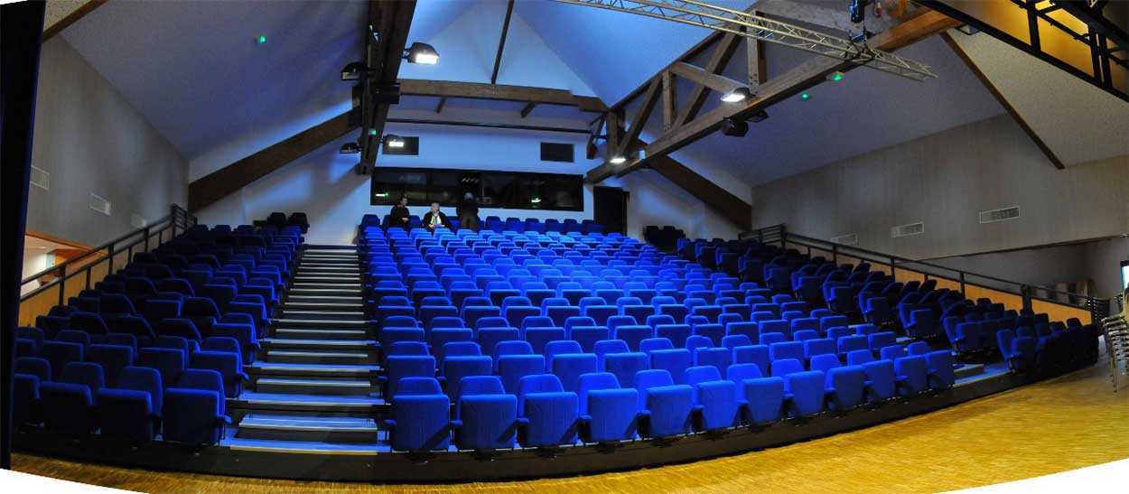 création et montage d'installation de scène dans une salle de spectacle